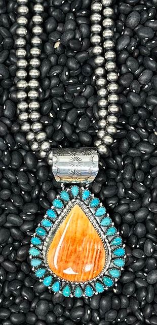 Magnificent Spiny Oyster + Kingman Pendant